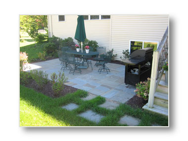bluestone flagstone patio by ridgeview landscaping